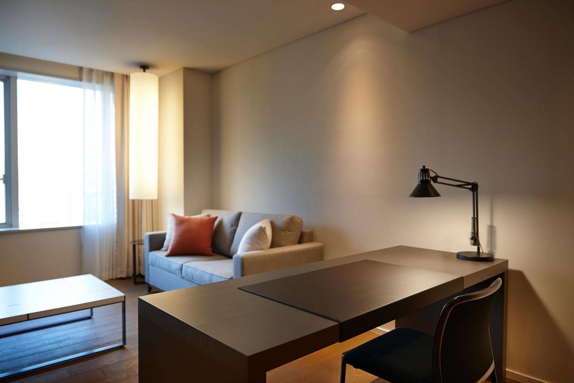 Shilla Gwanghwamun Myeongdong Hotel 4*